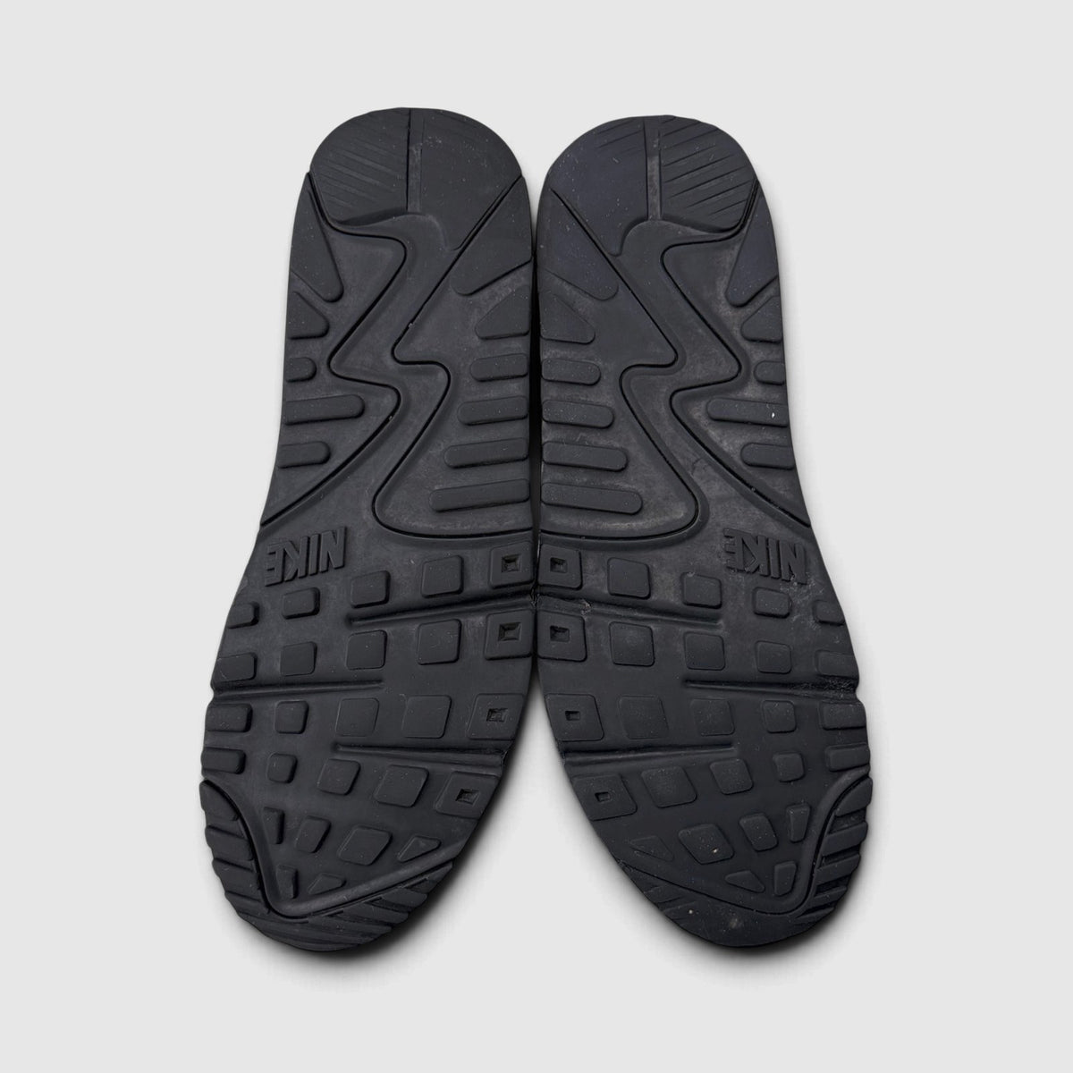 Nike Air Max 90, buty sportowe męskie w bardzo dobrym stanie rozmiar 42, podeszwa