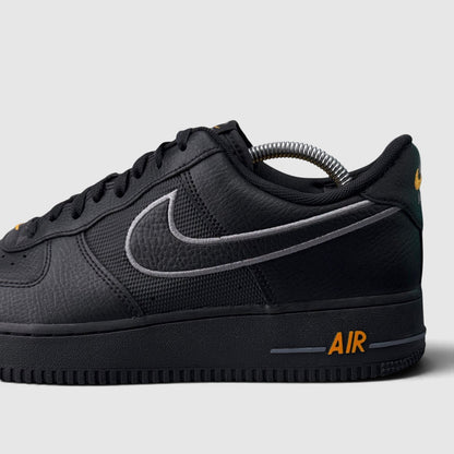 Nike Air Force 1 Low Black Laser Orange, buty sportowe męskie w bardzo dobrym stanie rozmiar 44, detal