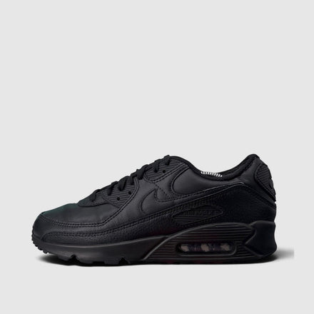 Nike Air Max 90 Triple Black, buty sportowe męskie w bardzo dobrym stanie rozmiar 41, boczny profil, lewa strona