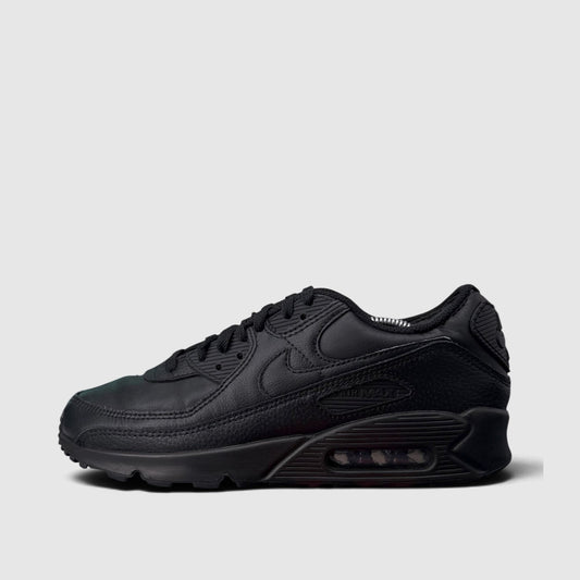 Nike Air Max 90 Triple Black, buty sportowe męskie w bardzo dobrym stanie rozmiar 41, boczny profil, lewa strona