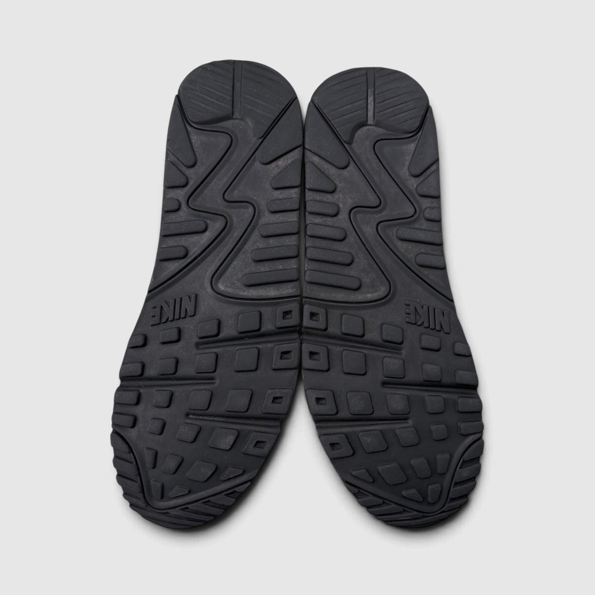 Nike Air Max 90 Triple Black, buty sportowe męskie w bardzo dobrym stanie rozmiar 41, podeszwa