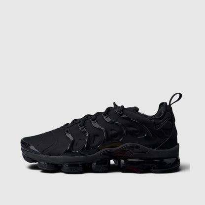 Nike Air VaporMax Plus Triple Black, buty sportowe męskie w bardzo dobrym stanie rozmiar 46, boczny profil, lewa strona