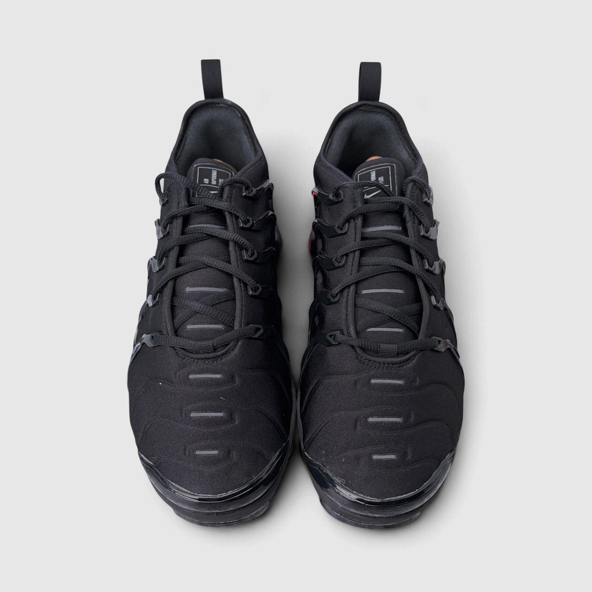 Nike Air VaporMax Plus Triple Black, buty sportowe męskie w bardzo dobrym stanie rozmiar 46, widok z przodu