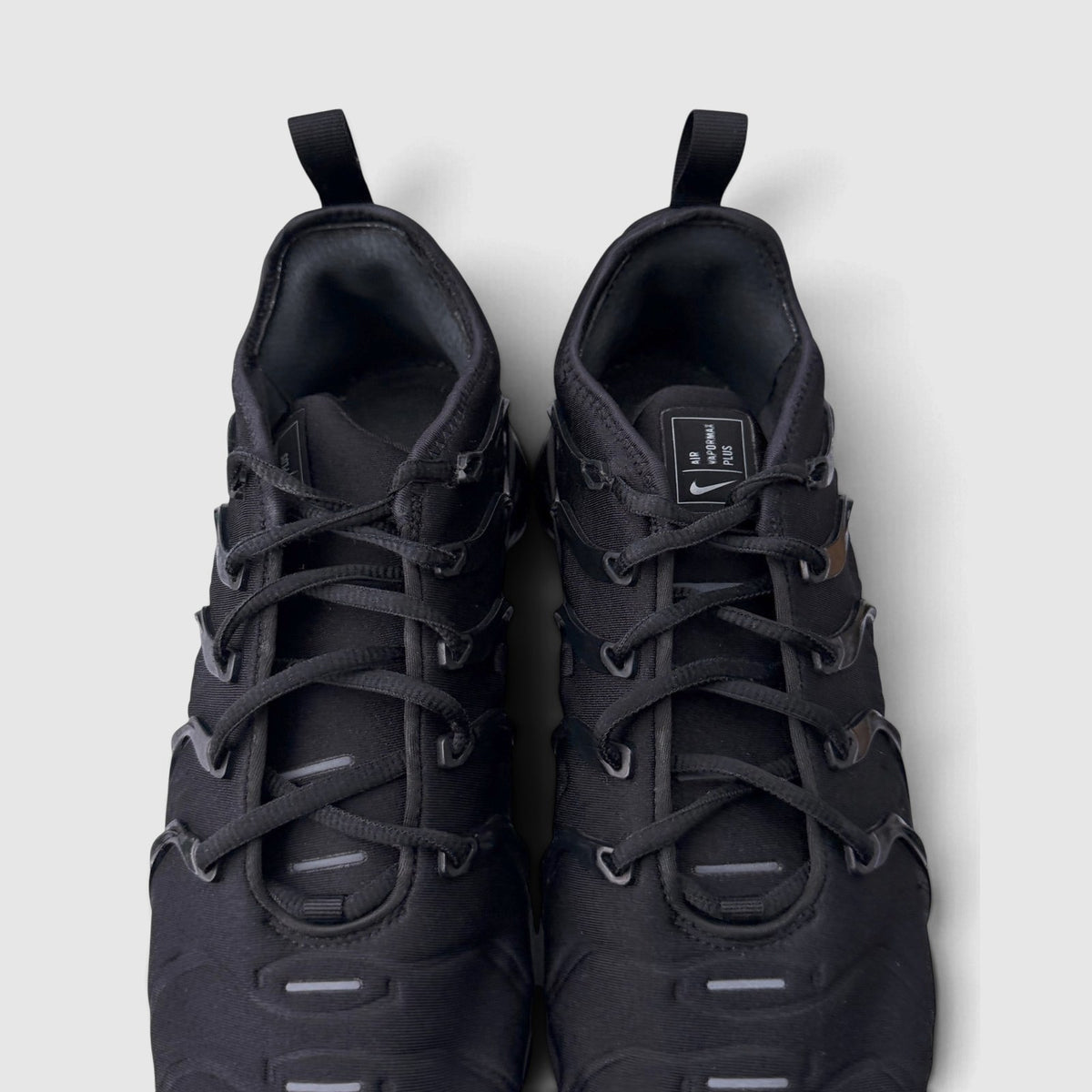 Nike Air VaporMax Plus Triple Black, buty sportowe męskie w bardzo dobrym stanie rozmiar 43, widok z góry