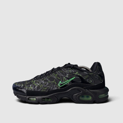 Nike Air Max Plus Black Green Strike, buty sportowe męskie w bardzo dobrym stanie rozmiar 44, boczny profil, lewa strona