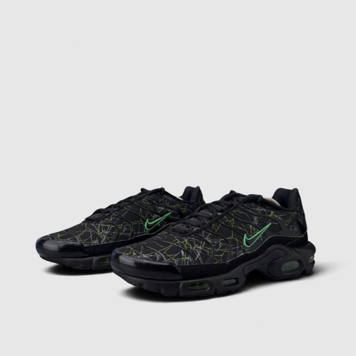 Nike Air Max Plus Black Green Strike, buty sportowe męskie w bardzo dobrym stanie rozmiar 44, para butów