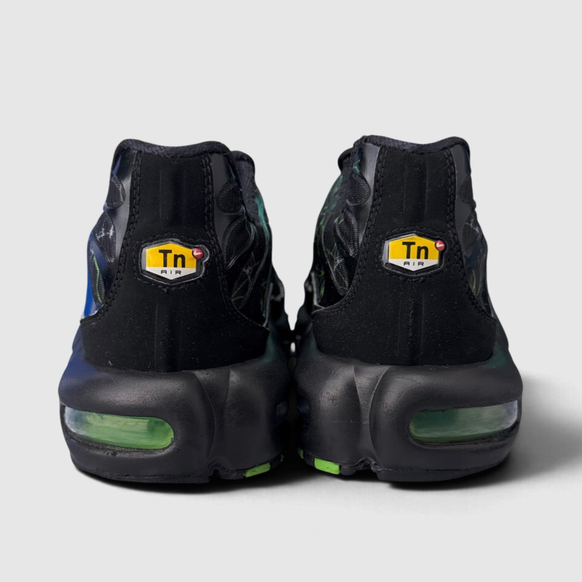 Nike Air Max Plus Black Green Strike, buty sportowe męskie w bardzo dobrym stanie rozmiar 44, widok z tyłu