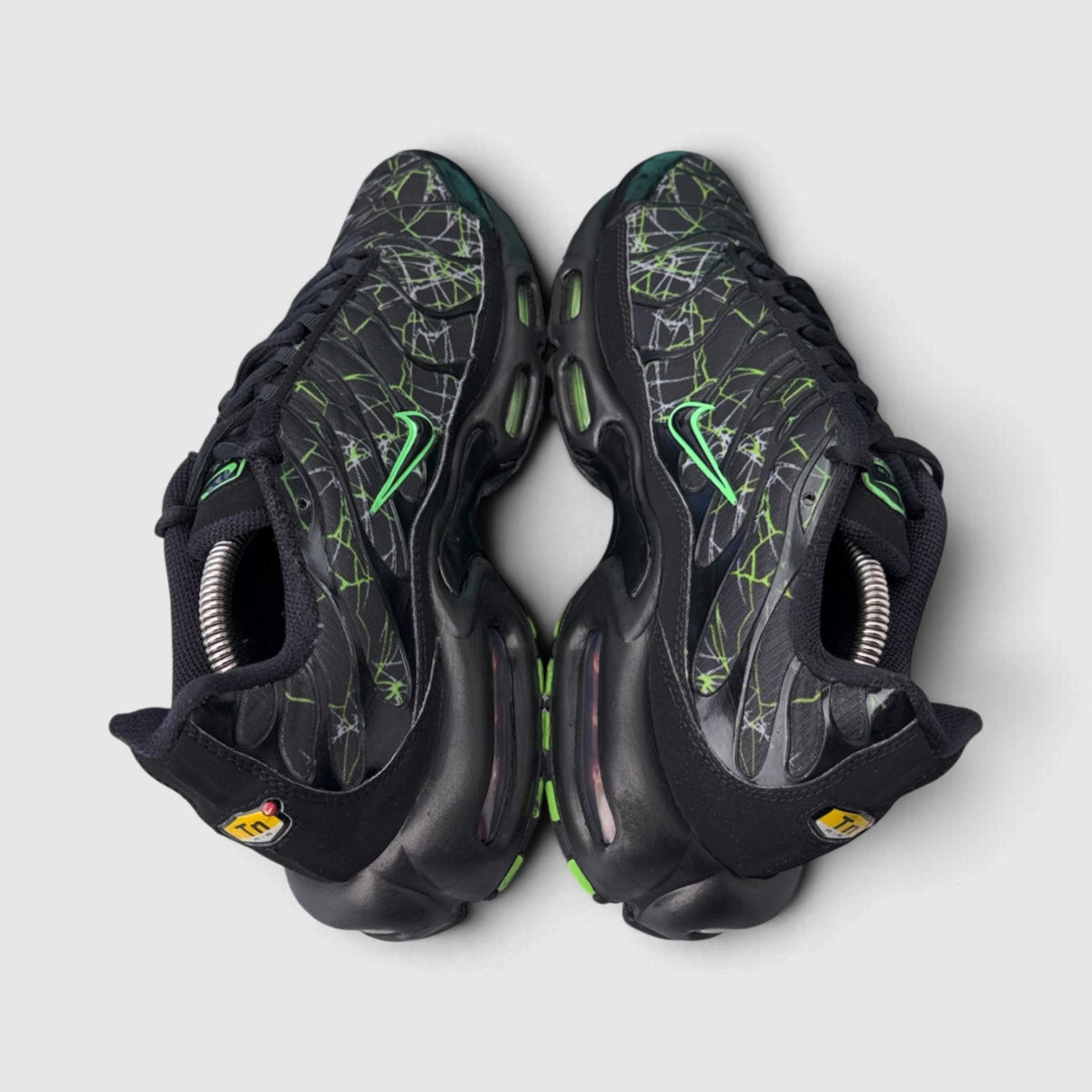 Nike Air Max Plus Black Green Strike, buty sportowe męskie w bardzo dobrym stanie rozmiar 44, widok z góry