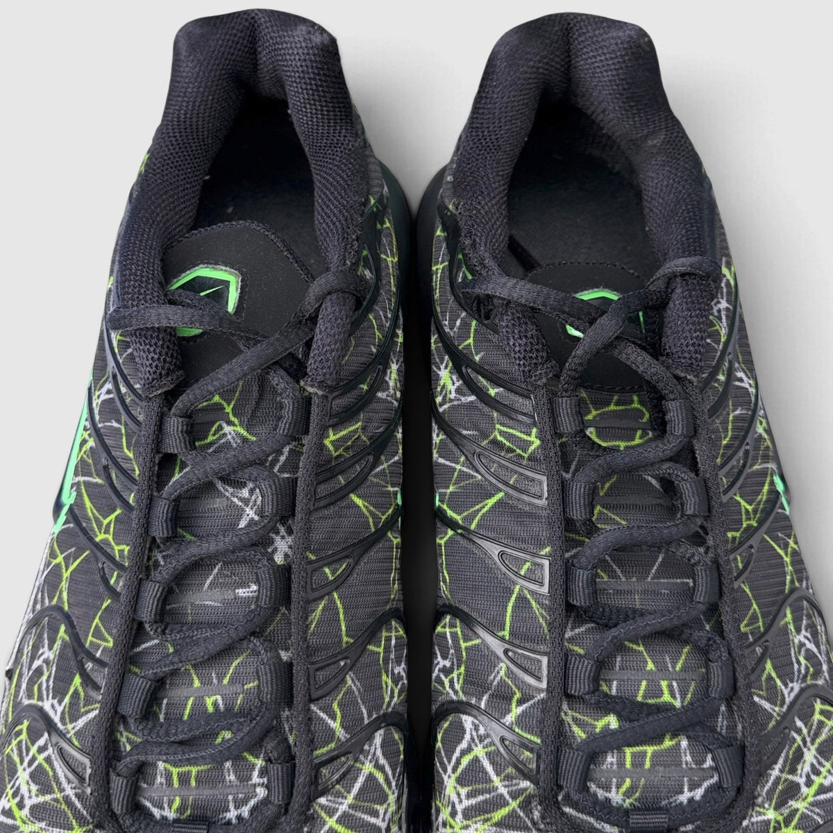 Nike Air Max Plus Black Green Strike, buty sportowe męskie w bardzo dobrym stanie rozmiar 44, widok z góry