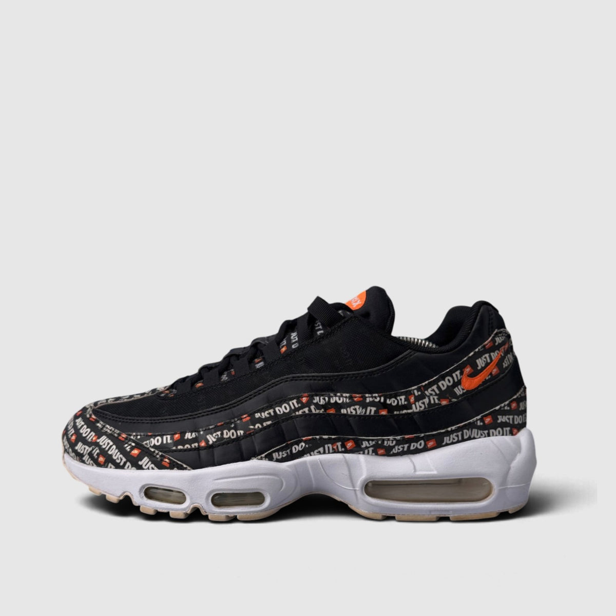 Nike Air Max 95 Just Do It Pack, buty sportowe męskie w bardzo dobrym stanie rozmiar 44.5, boczny profil, lewa strona