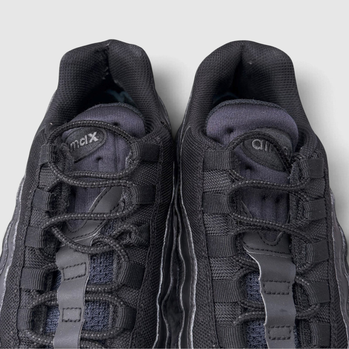 Nike Air Max 95 Essential Triple Black, buty sportowe męskie w bardzo dobrym stanie rozmiar 45, widok z góry