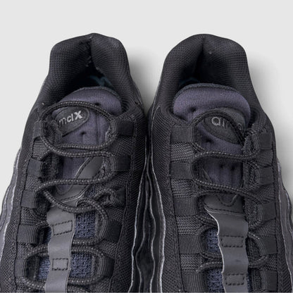 Nike Air Max 95 Essential Triple Black, buty sportowe męskie w bardzo dobrym stanie rozmiar 45, widok z góry