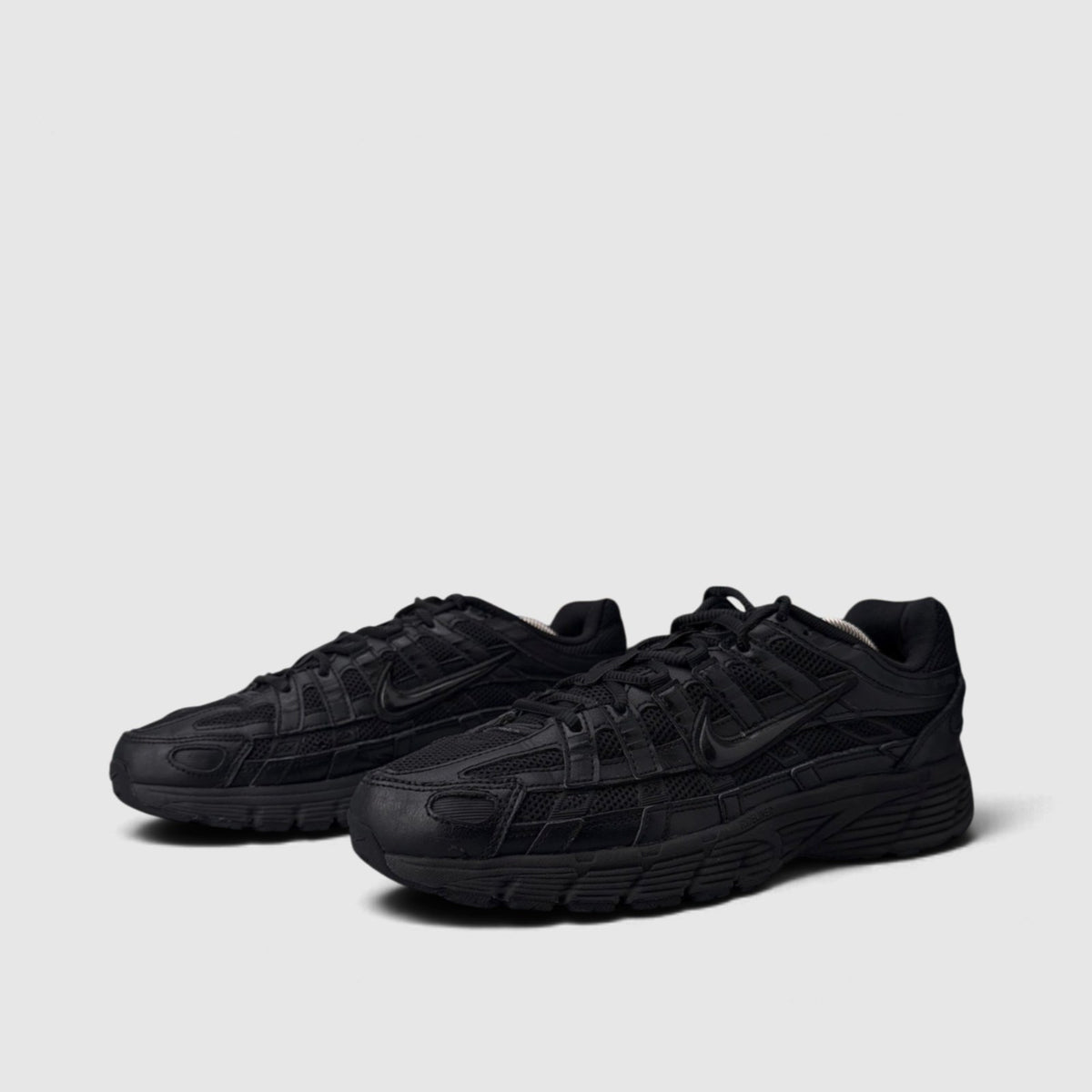 Nike P-6000 Black, buty sportowe męskie w bardzo dobrym stanie rozmiar 43, para butów