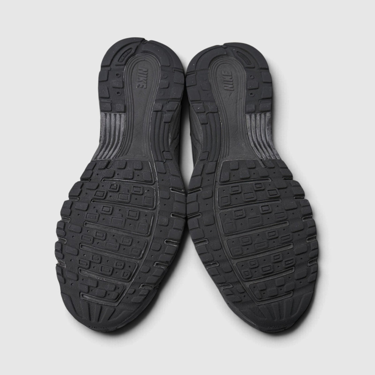 Nike P-6000 Black, buty sportowe męskie w bardzo dobrym stanie rozmiar 43, podeszwa
