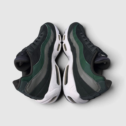Nike Air Max 95, buty sportowe męskie w bardzo dobrym stanie rozmiar 46, boczny profil, lewa strona