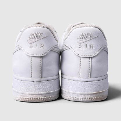 Nike Air Force 1 Low FlyEase Triple White, buty sportowe męskie w bardzo dobrym stanie rozmiar 42, widok z tyłu