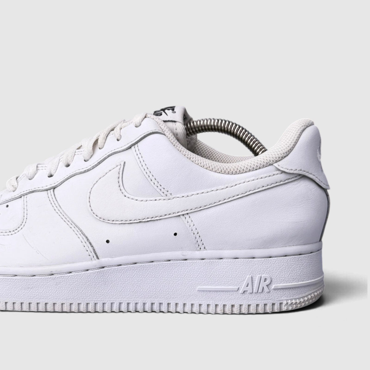 Nike Air Force 1 Low FlyEase Triple White, buty sportowe męskie w bardzo dobrym stanie rozmiar 42, detal
