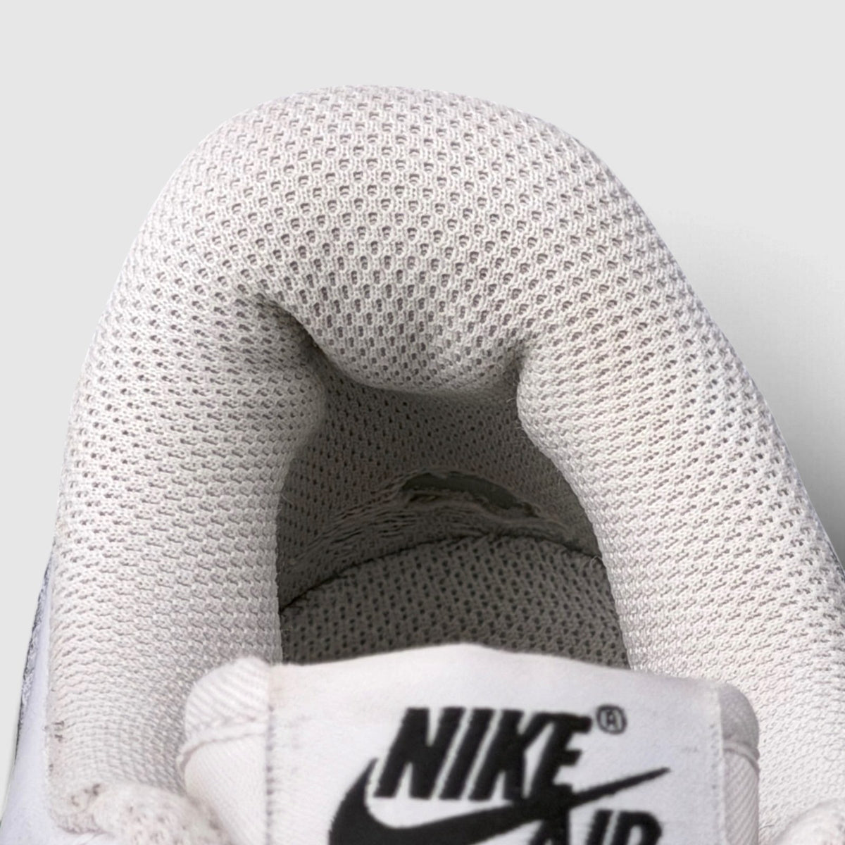 Nike Air Force 1 Low FlyEase Triple White, buty sportowe męskie w bardzo dobrym stanie rozmiar 42, wkładka