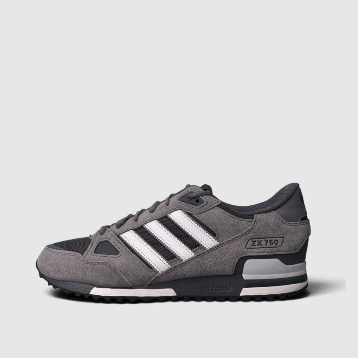 Adidas ZX 750, buty sportowe męskie w bardzo dobrym stanie rozmiar 46 2/3, boczny profil, lewa strona
