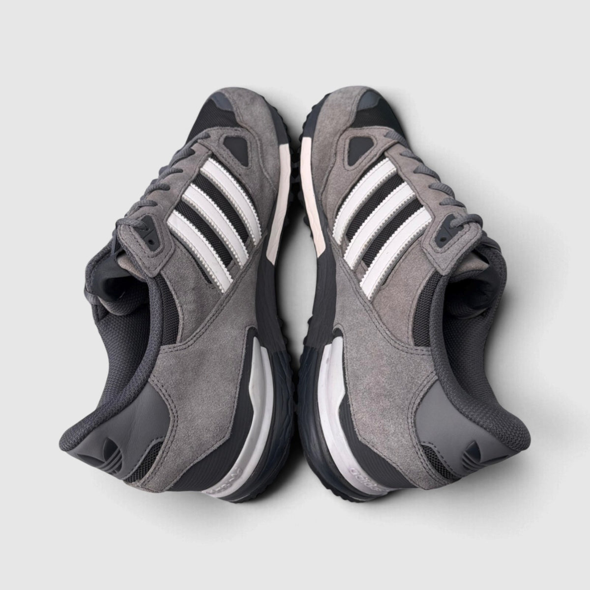 Adidas ZX 750, buty sportowe męskie w bardzo dobrym stanie rozmiar 46 2/3, widok z góry