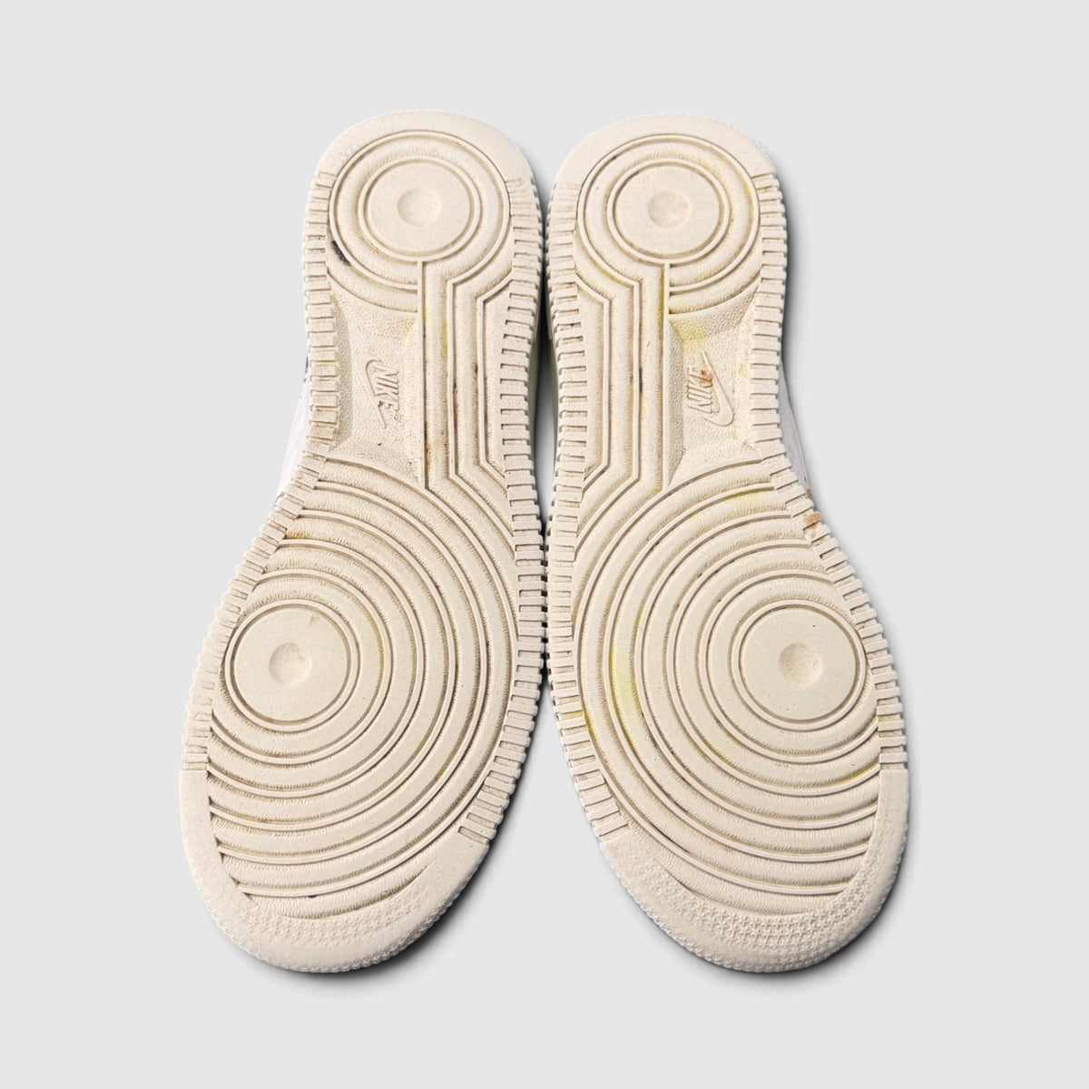 Nike Air Force 1 Low Mini Gold Swooshes, buty sportowe damskie w bardzo dobrym stanie rozmiar 39, podeszwa