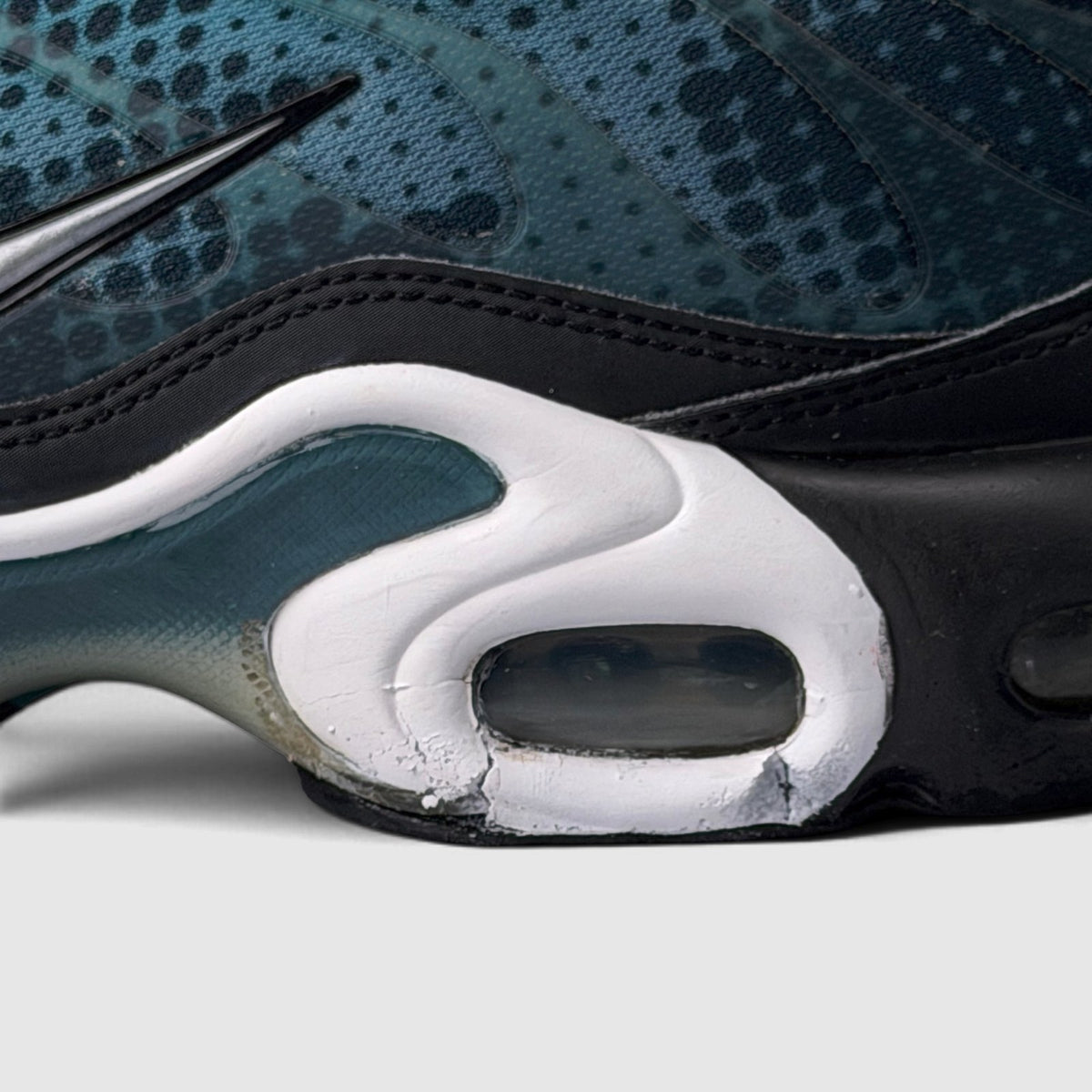 Nike Air Max Plus Black Dusty Cactus, buty sportowe męskie w dobrym stanie rozmiar 42.5, detal