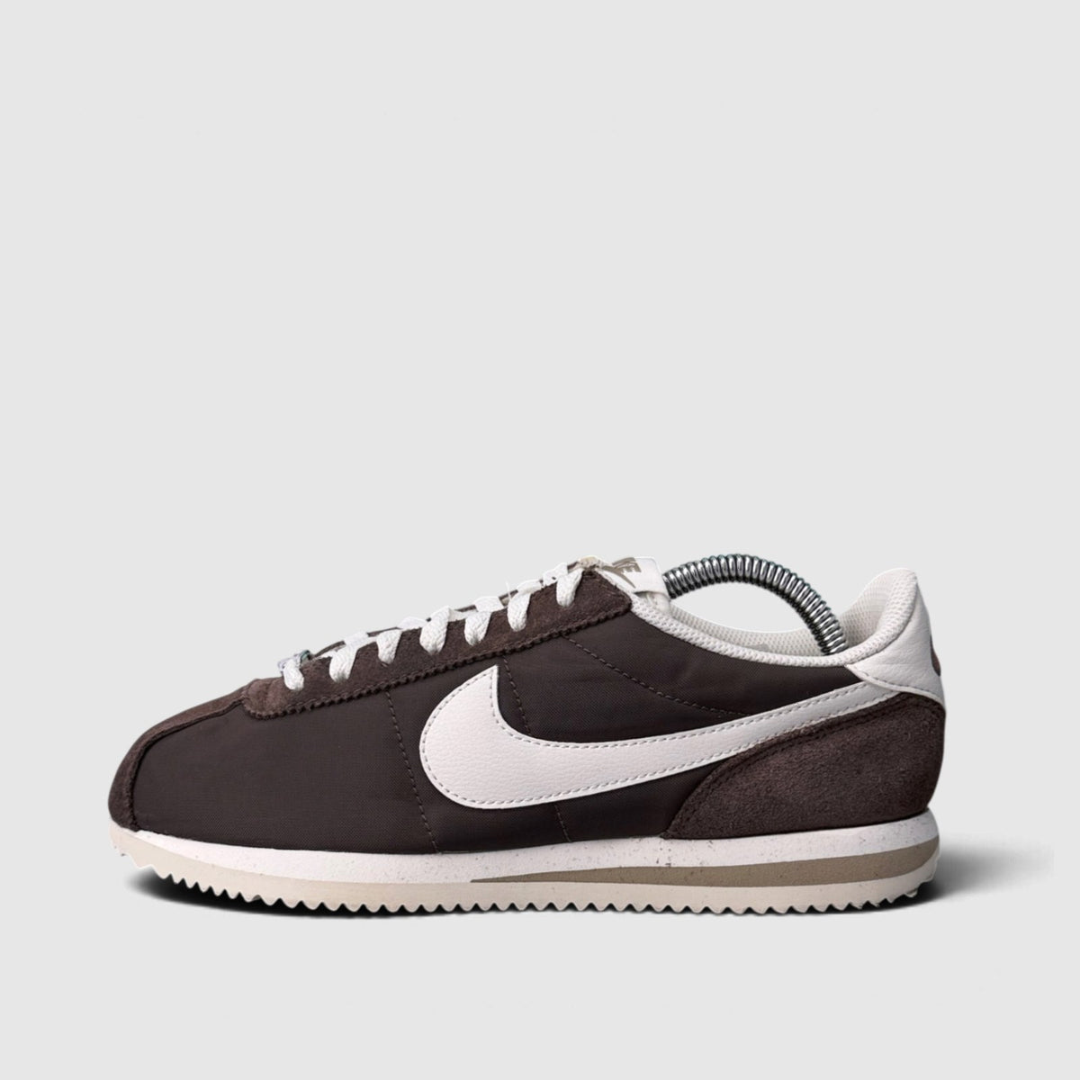 Nike Classic Cortez Baroque Brown, buty sportowe damskie w bardzo dobrym stanie rozmiar 39, boczny profil, lewa strona