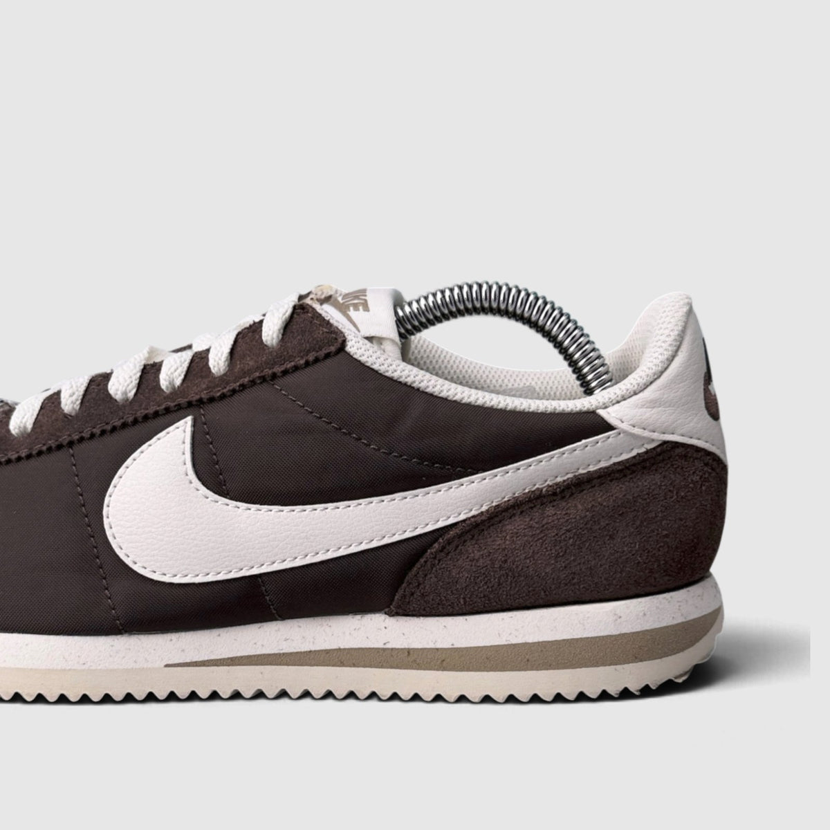 Nike Classic Cortez Baroque Brown, buty sportowe damskie w bardzo dobrym stanie rozmiar 39, boczny profil, lewa strona