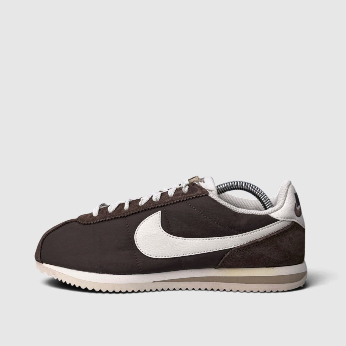 Nike Classic Cortez Baroque Brown, buty sportowe damskie w bardzo dobrym stanie rozmiar 40, boczny profil, lewa strona