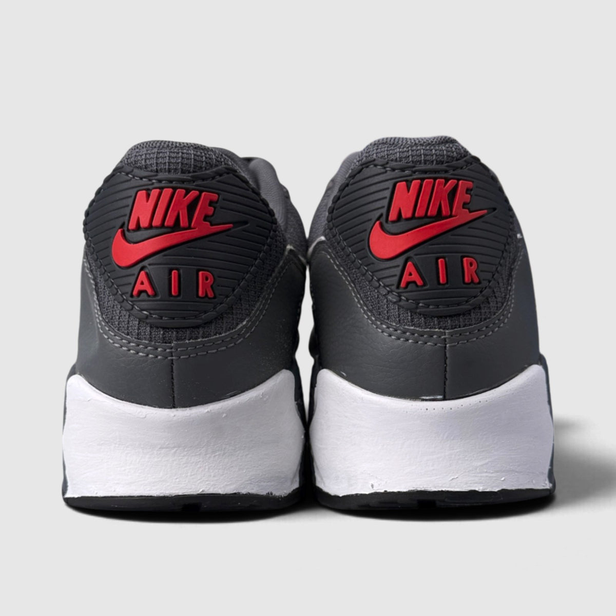Nike Air Max 90, buty sportowe męskie w bardzo dobrym stanie rozmiar 42.5, widok z tyłu