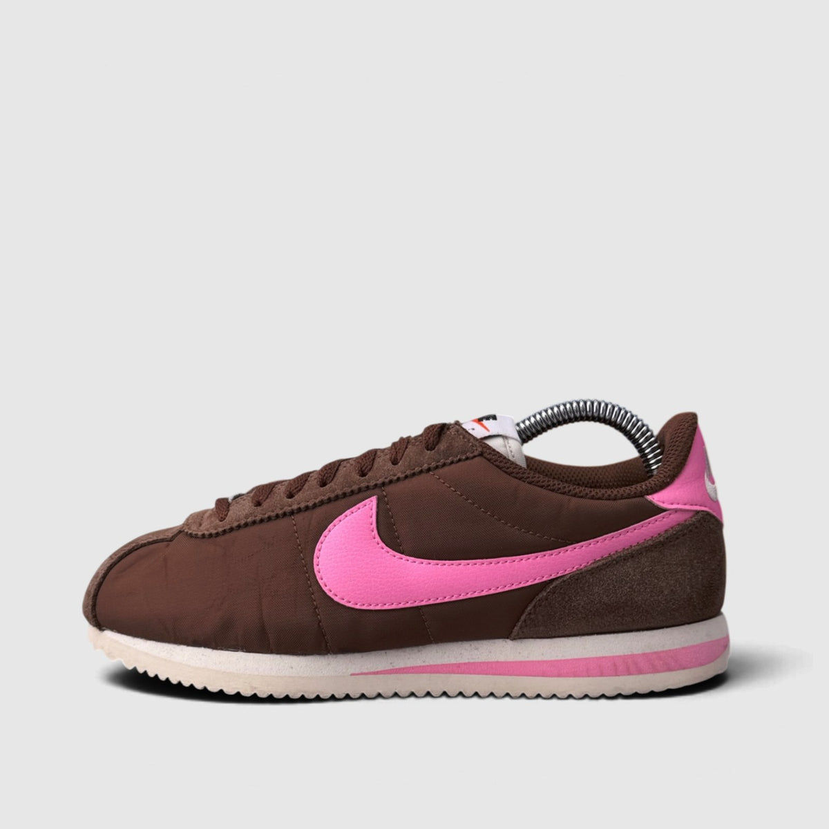 Nike Classic Cortez, buty sportowe damskie w bardzo dobrym stanie rozmiar 38, widok z boku