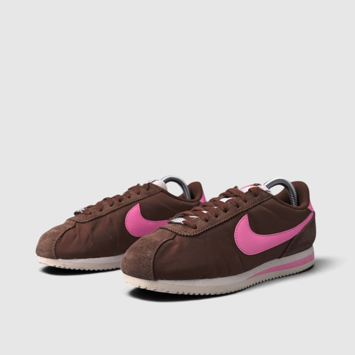 Nike Classic Cortez, buty sportowe damskie w bardzo dobrym stanie rozmiar 38, boczny profil