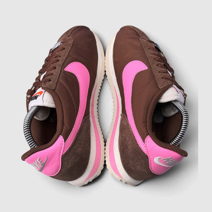 Nike Classic Cortez, buty sportowe damskie w bardzo dobrym stanie rozmiar 38, zewnętrzny panel lewego buta