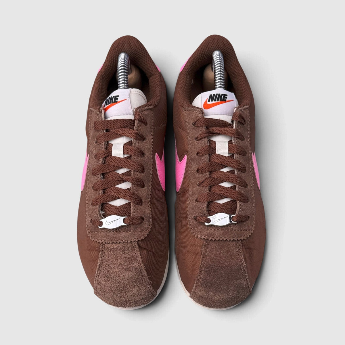 Nike Classic Cortez, buty sportowe damskie w bardzo dobrym stanie rozmiar 38, widok z góry na wewnętrzną stronę butów