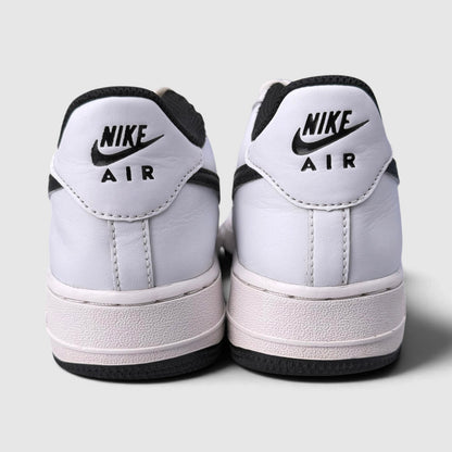 Nike Air Force 1 Low, buty sportowe damskie w bardzo dobrym stanie rozmiar 39, widok z tyłu