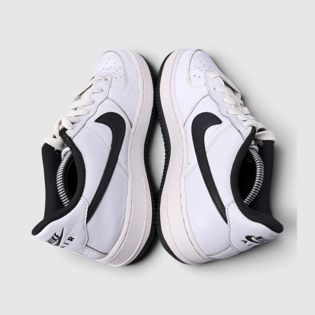 Nike Air Force 1 Low, buty sportowe damskie w bardzo dobrym stanie rozmiar 39, widok z góry