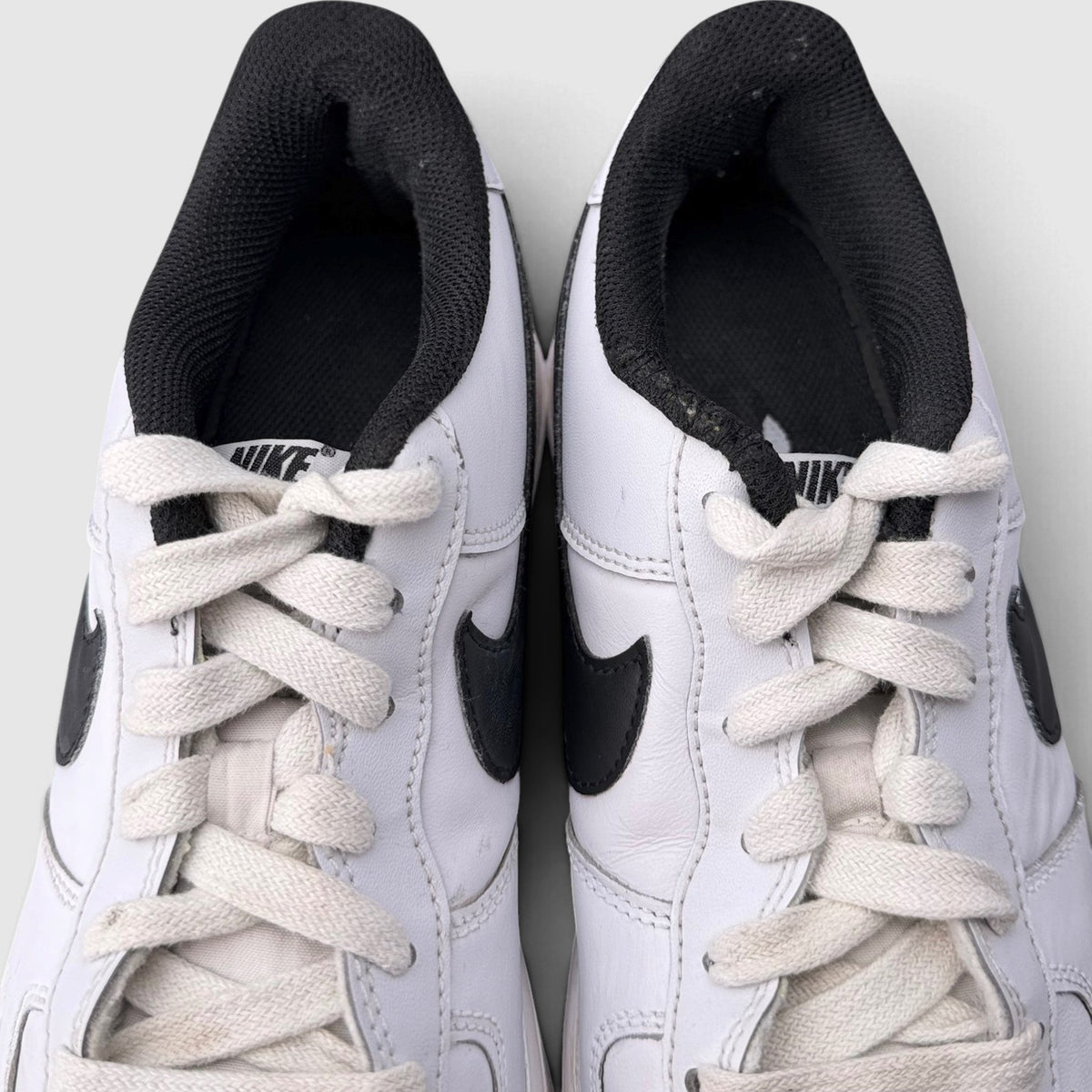 Nike Air Force 1 Low, buty sportowe damskie w bardzo dobrym stanie rozmiar 39, detal