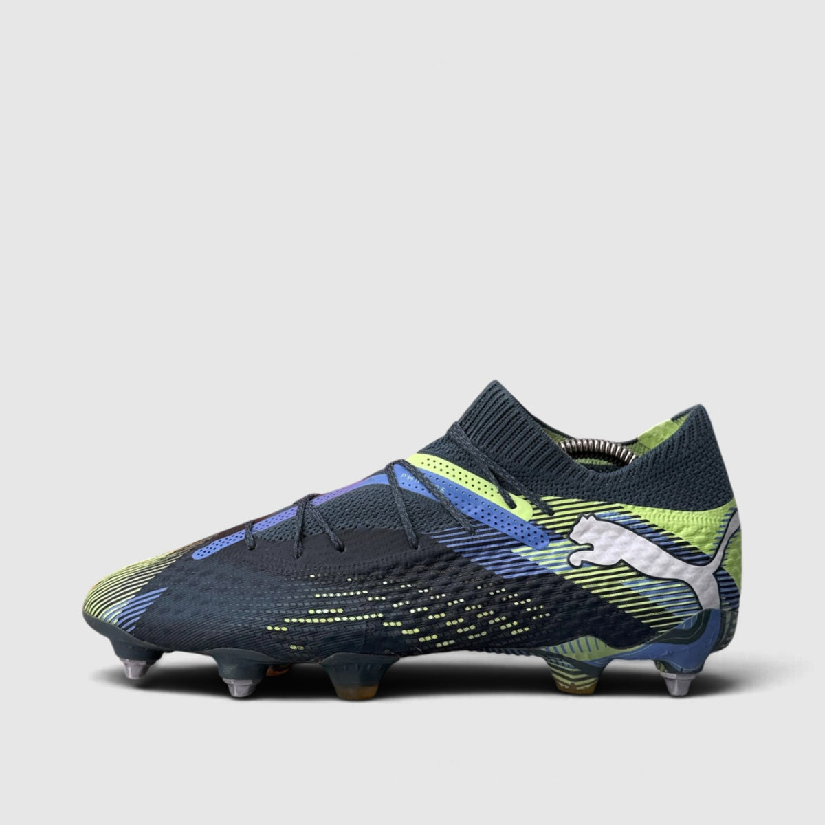 Puma Future 7 Ultimate, buty sportowe męskie w bardzo dobrym stanie rozmiar 42, boczny profil, lewa strona
