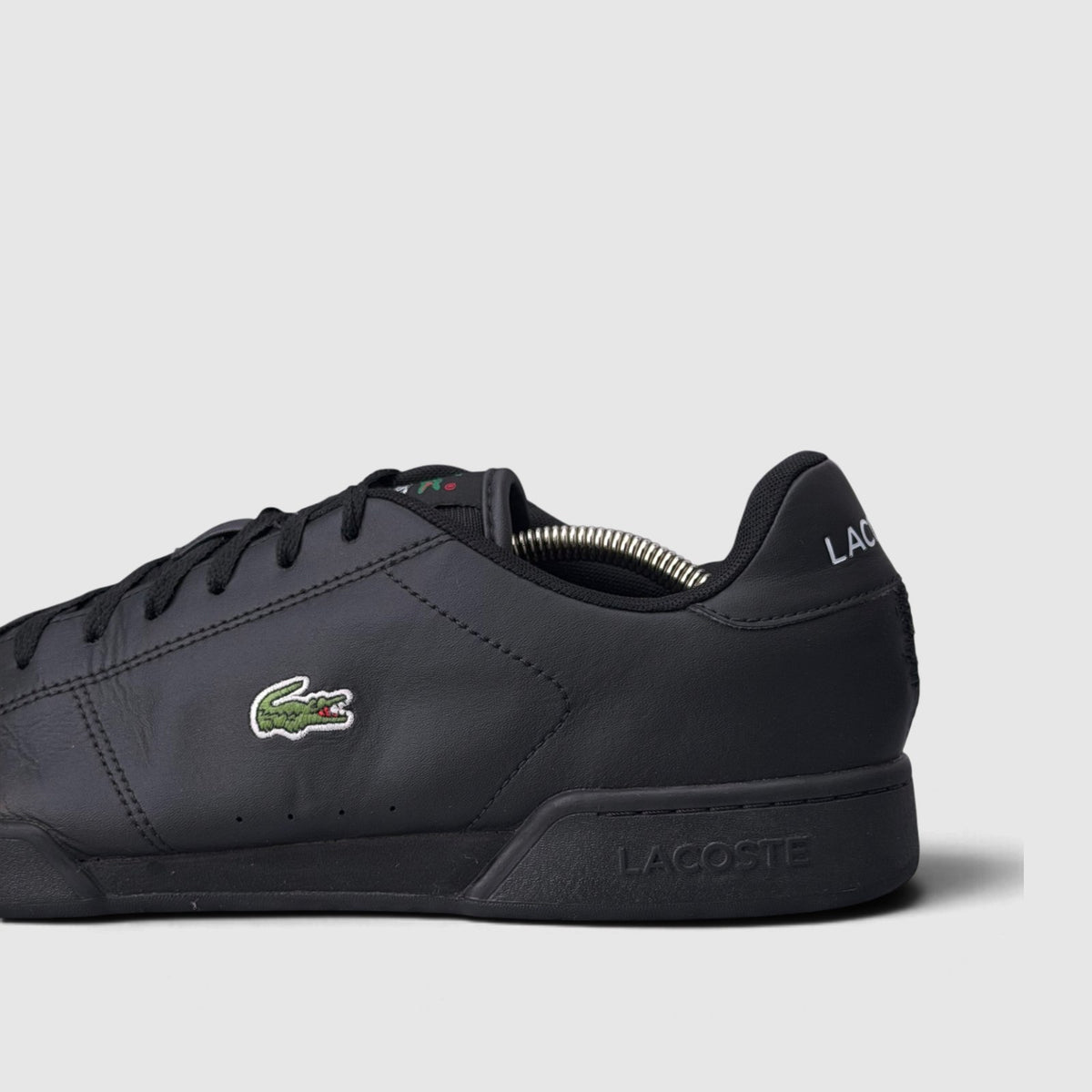 Lacoste Carnaby Cup, buty sportowe męskie w bardzo dobrym stanie rozmiar 43, boczny profil, lewa strona