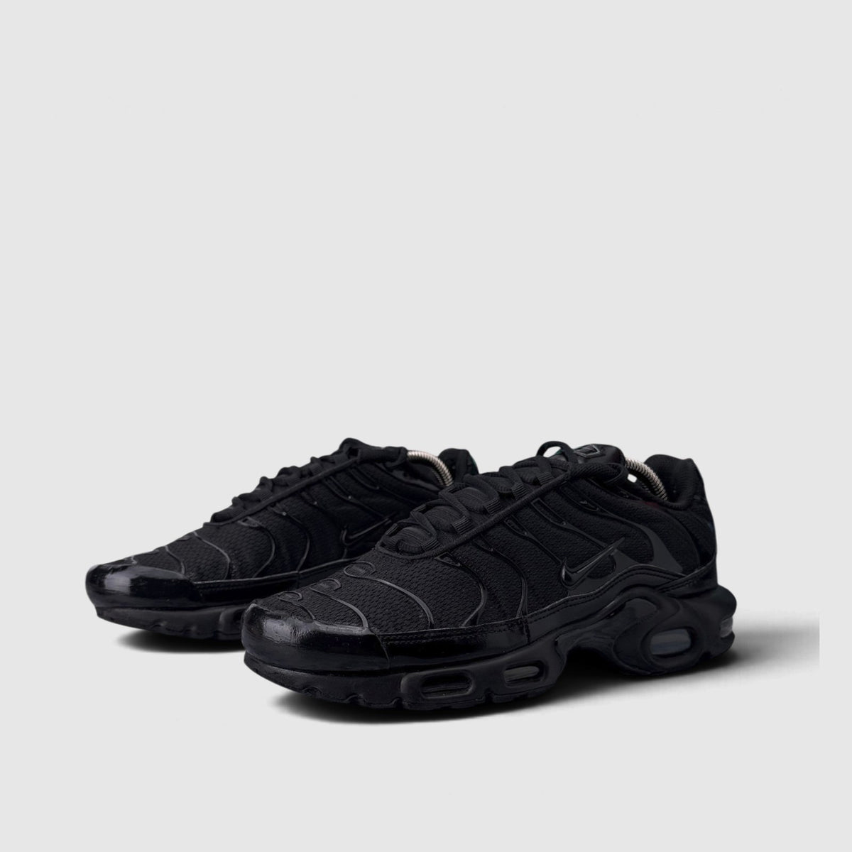 Nike Air Max Plus Triple Black, buty sportowe męskie w bardzo dobrym stanie rozmiar 42, para butów