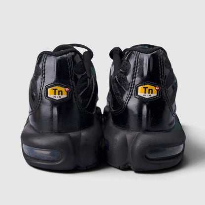 Nike Air Max Plus Triple Black, buty sportowe męskie w bardzo dobrym stanie rozmiar 42, widok z tyłu