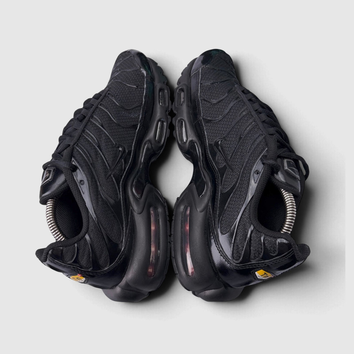 Nike Air Max Plus Triple Black, buty sportowe męskie w bardzo dobrym stanie rozmiar 42, widok z góry