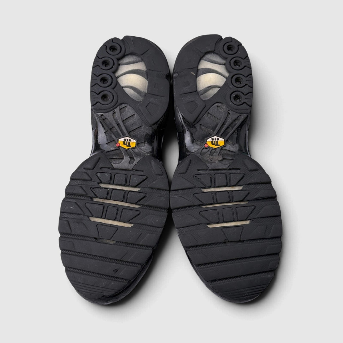Nike Air Max Plus Triple Black, buty sportowe męskie w bardzo dobrym stanie rozmiar 42, podeszwa