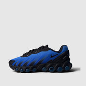 Nike Air Max DN8 Hyper Royal, buty sportowe męskie w bardzo dobrym stanie rozmiar 44.5, boczny profil, lewa strona