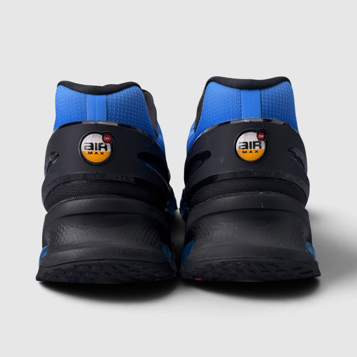 Nike Air Max DN8 Hyper Royal, buty sportowe męskie w bardzo dobrym stanie rozmiar 44.5, widok z tyłu