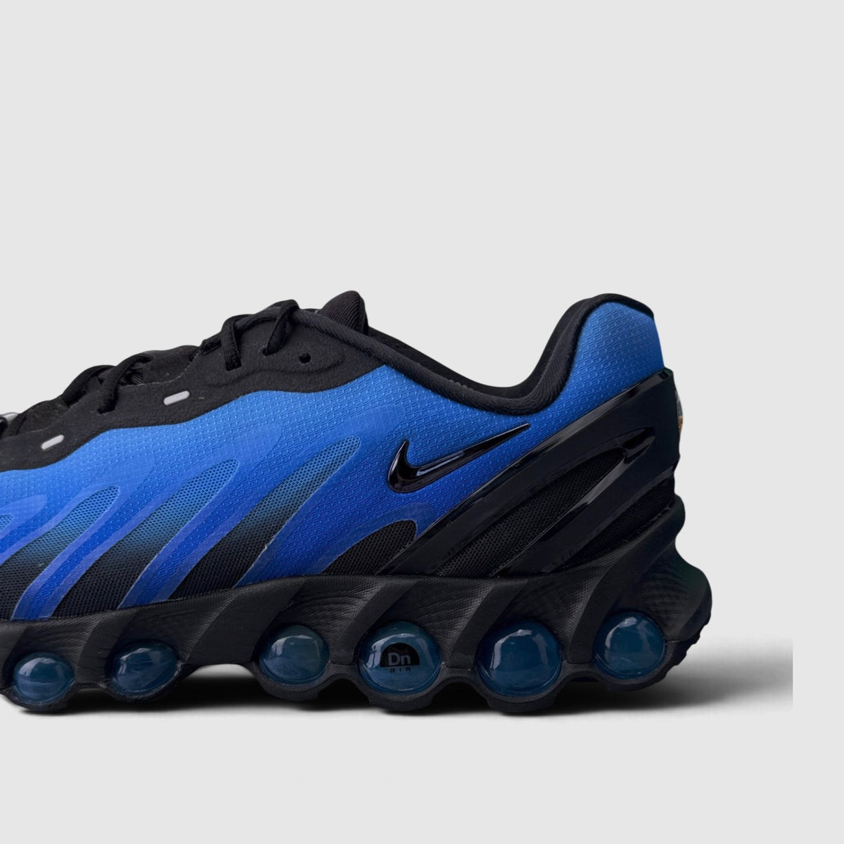 Nike Air Max DN8 Hyper Royal, buty sportowe męskie w bardzo dobrym stanie rozmiar 44.5, detal