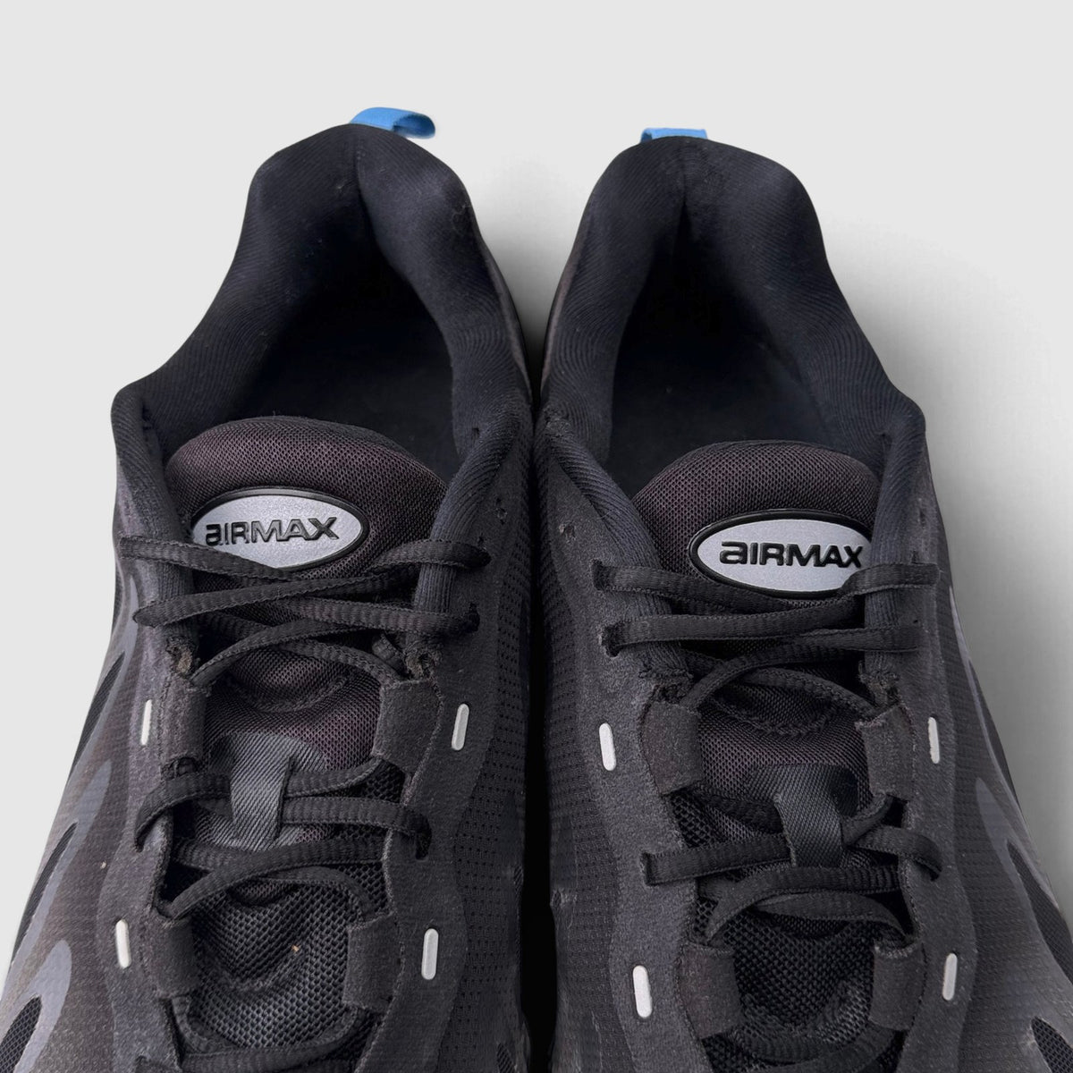 Nike Air Max DN8 Black University Blue, buty sportowe męskie w bardzo dobrym stanie rozmiar 43, widok z góry