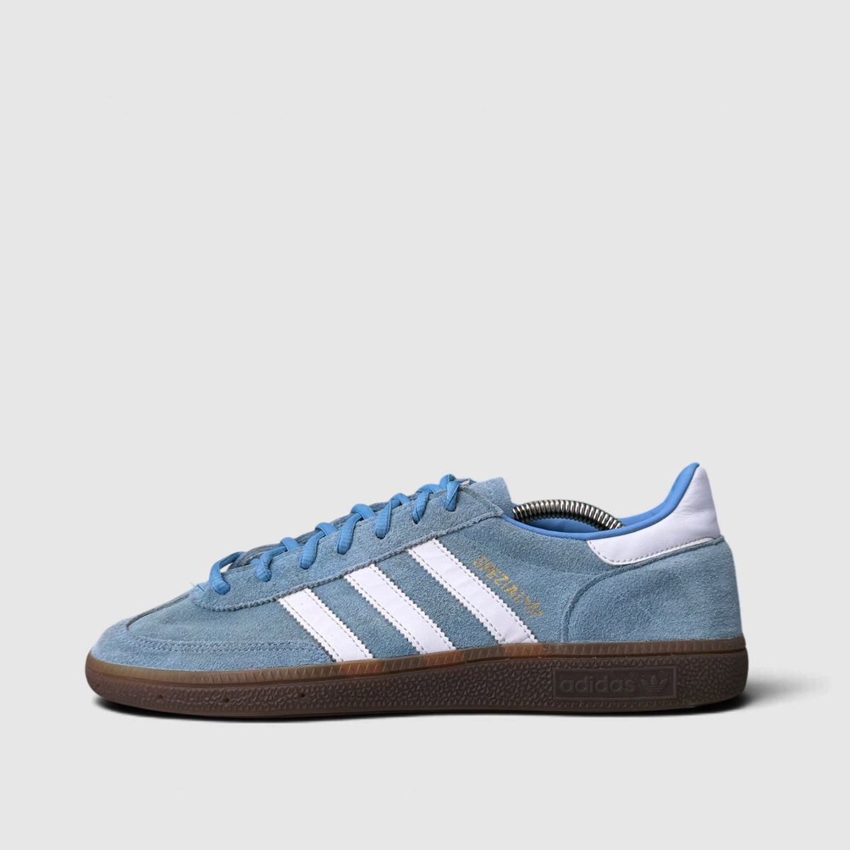 Adidas Handball Spezial Light Blue, buty sportowe męskie w bardzo dobrym stanie rozmiar 44, boczny profil, lewa strona