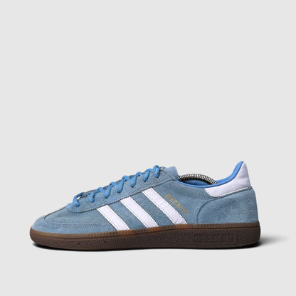 Adidas Handball Spezial Light Blue, buty sportowe męskie w bardzo dobrym stanie rozmiar 44, boczny profil, lewa strona