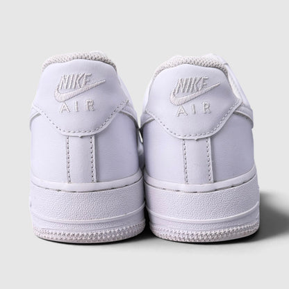 Nike Air Force 1 Low Triple White, buty sportowe damskie w bardzo dobrym stanie rozmiar 40, widok z tyłu
